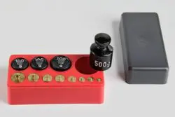 Gewichtssatz im Kunststoffkasten mit deckel