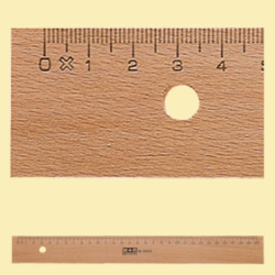 Massstab aus unlackiertem Buchenholz mit Metalleinlage  