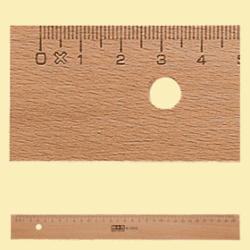 Massstab aus unlackiertem Buchenholz mit Metalleinlage  